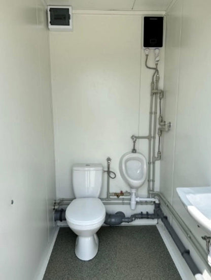 CONTENEDOR SANITARIO 3 CABINAS (WC, URINARIO + CALDERA, DUCHA)